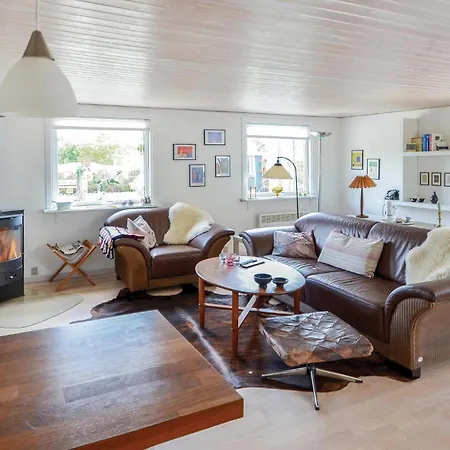 Stunning Home In Hornslet With Wifi Hornslet