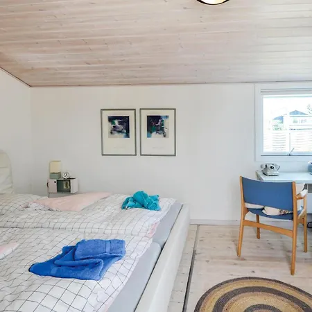 Stunning Home In Hornslet With Wifi